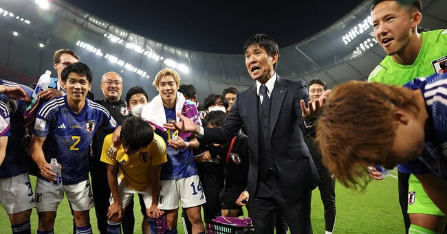 サッカーワールドカップ、スペイン戦に勝利した日本代表