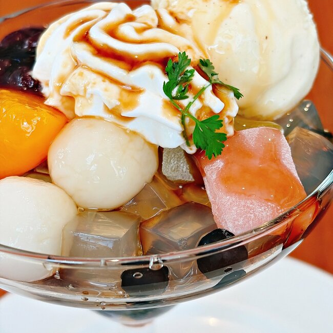 「美味しい、止まらないよぉ」ロイヤルホストの“よくばりスイーツ”幸福感がえげつない！「今後、デザートはこれでいい」「いっちゃん美味くて感動」