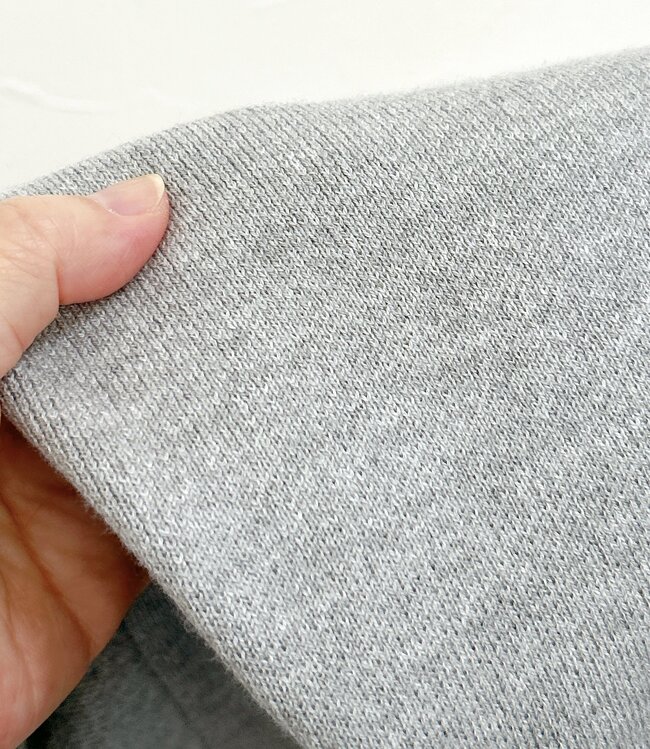 「40代にはありがたい」GUの“もっちりカーディガン”体のラインを拾わなくてオシャレ!「まさに理想の形で即決」「今までにない形がかわいい」