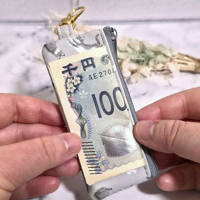 もっと早く出会いたかった…!セリアの「小銭が14枚入るミニ財布」厚みが1.5cmしかなくて感動しました!