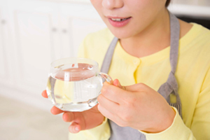 お湯を飲むだけ!「白湯」が健康に良いのは本当か