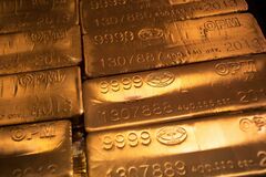 金のインフレヘッジ説は本当か　50年の教訓