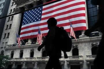 NYダウ800ドル超安、大手ハイテク株総崩れ