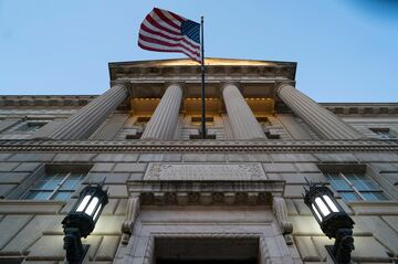 バイデン氏の対中ハイテク戦略、カギ握る商務省幹部人事