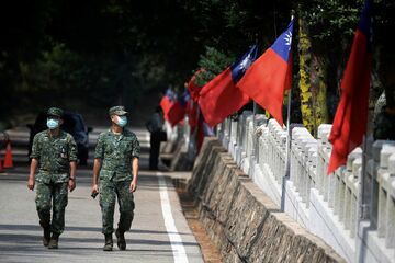 台湾、軍事力強化に動く　香港の二の舞い恐れ
