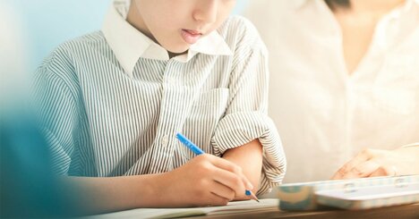 「テストでいい点とる」と「本を1冊読む」、子どもの学力が上がる「ご褒美のあげ方」はどっち？