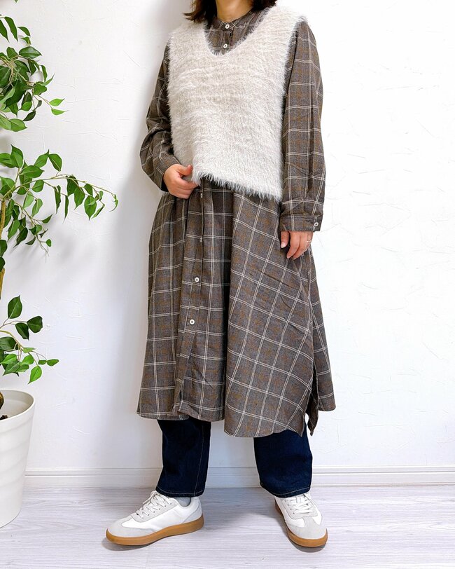 すぽっと着るだけで体型カバー！しまむらの「ふんわりシャツワンピ」レトロでかわいいし、なめらかな着心地にハマる！《購入レビュー》