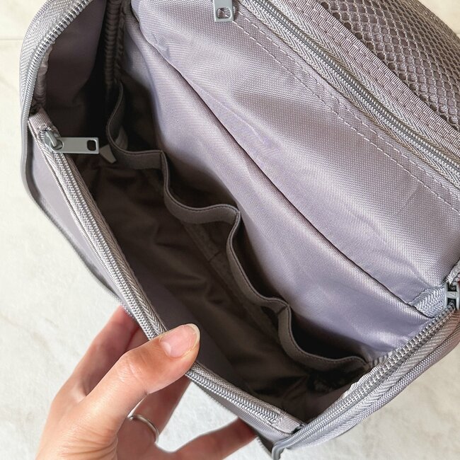 「一度使うと手放せない」「家族全員が愛用中」無印良品の“大容量ポーチ”スキンケアやコスメがたっぷり入って優秀！「旅行の必需品」