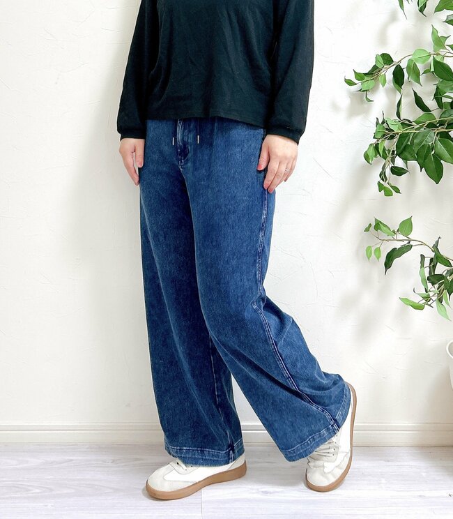 もう他のデニムに戻れない…!ワークマンの“びよ~んと伸びるワイドパンツ”が楽ちんすぎる!「3着買いました」「綺麗なシルエット」