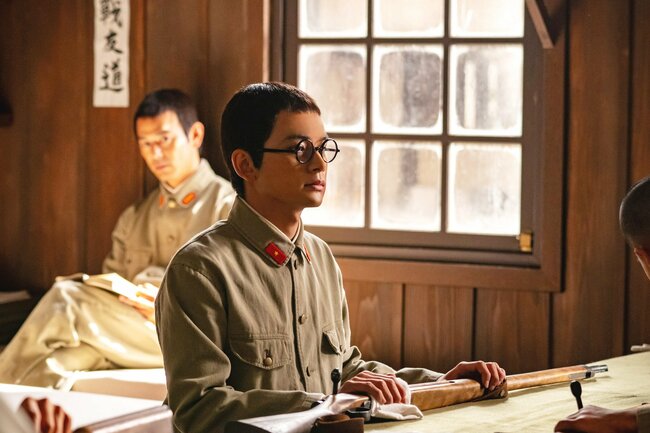 「男だらけ。ビンタだらけ」嵩(北村匠海)の前に現れた“再会”…その声が別人のようだった【あんぱん第51回レビュー】