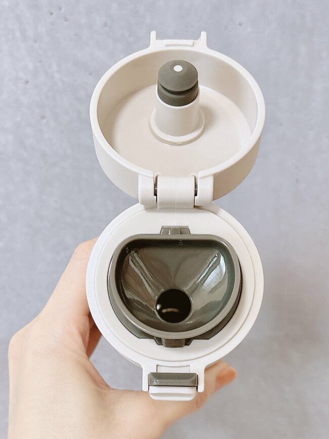 ペットボトルを買う回数が減りました!無印良品の「新作ボトル」8時間たっても氷が溶けなくてすごい…!