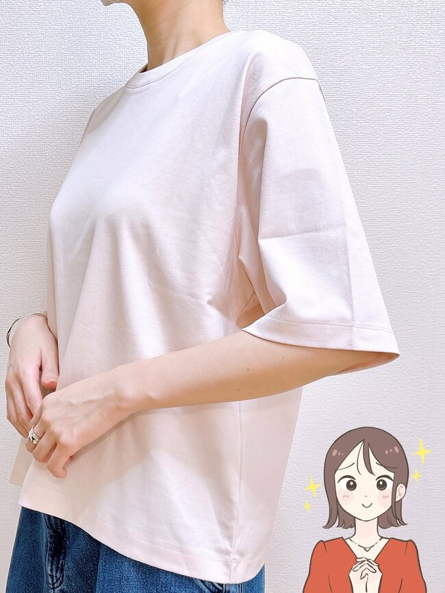 「色違いで何着も持ってます」「華奢に見える」無印良品の“ひんやりトップス”が家でも外でも着ていたくなる！「夏に大活躍する予感」