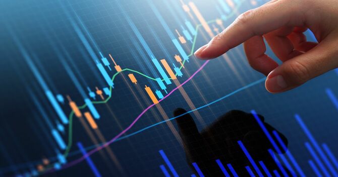 株価チャート、初心者は「形」を見る。では、株で稼いでいる人が着目するのはどこ?