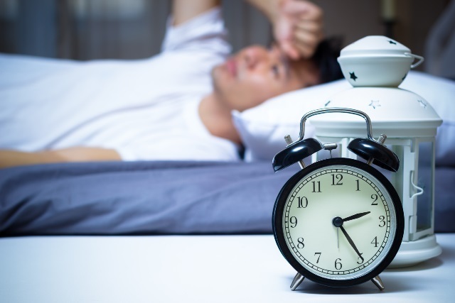 寝る前にメール ｌｉｎｅを確認してはいけない2つの理由 朝５時起きが習慣になる ５時間快眠法 ダイヤモンド オンライン
