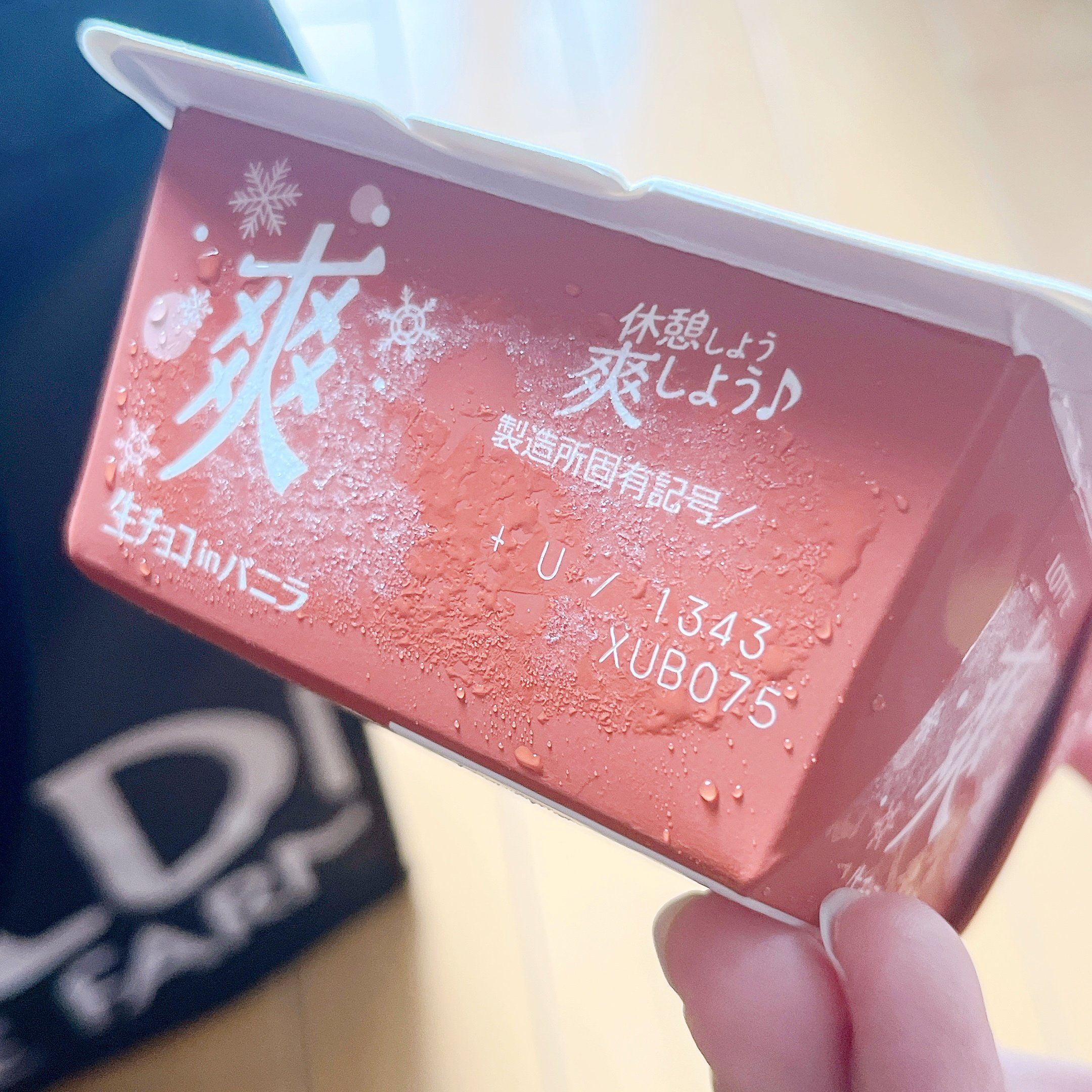 牛乳がタテにすっぽり入る…!カルディの「ペタンコになる保冷バッグ」オシャレなのに軽くて使いやすい!
