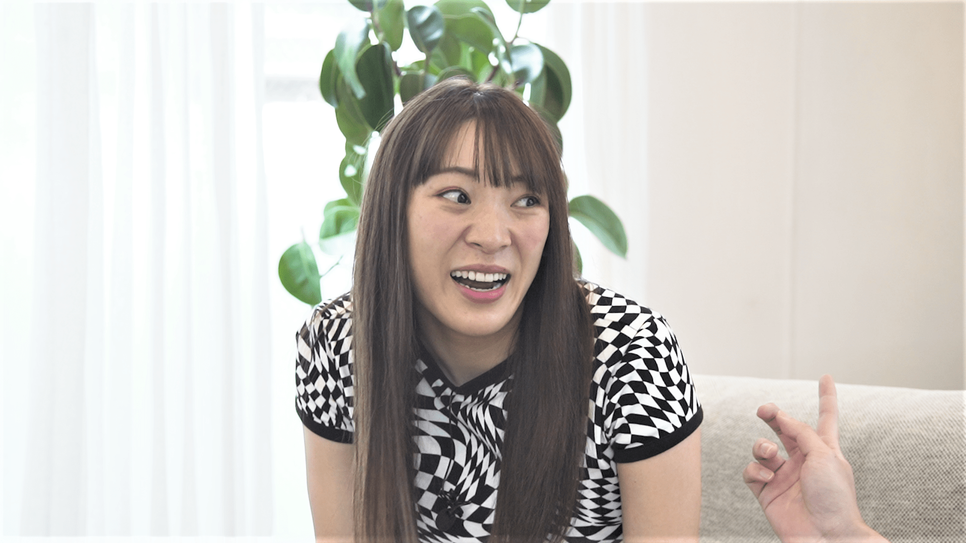フワちゃん「お金なさすぎて、公園でベンチコート着て寝てた」元相方とコンビ時代を振り返る