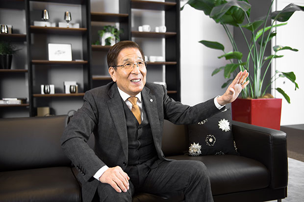 匠大塚会長がそれでも家具販売に「説明と接客」を貫く理由
