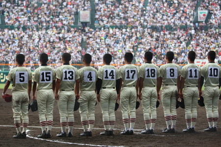 炎天下の部活を批判するも、甲子園は別、と言わんばかりの朝日新聞