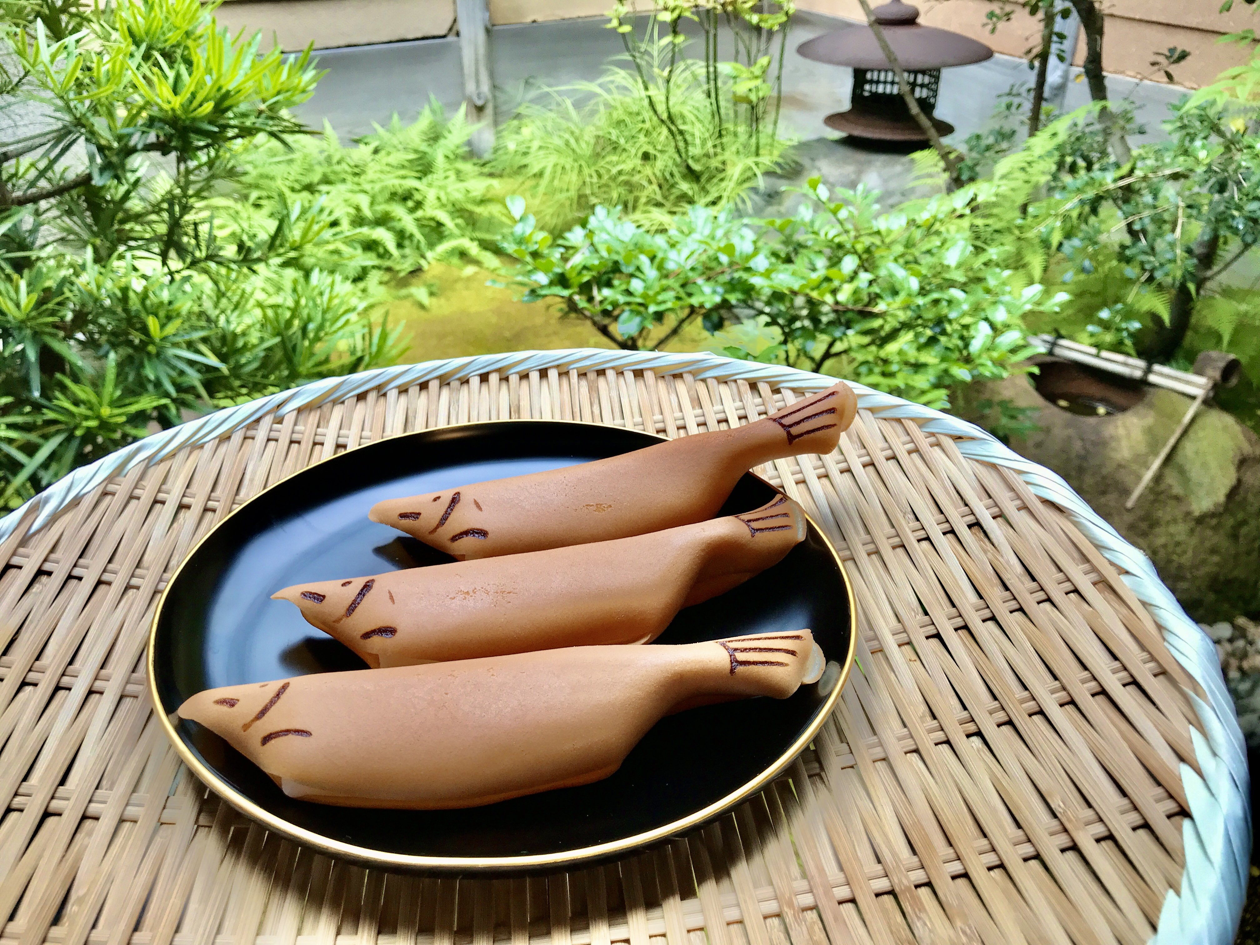 「あゆ」は暑気払いの願いを込め、冷やしていただく夏の定番和菓子