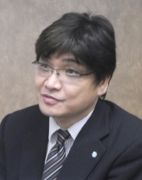 鈴木康宏氏