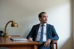 バイデン氏、IT大手解体論者を補佐官に起用　競争政策担当