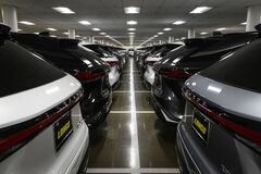 EVよりハイブリッド車、米で人気急上昇