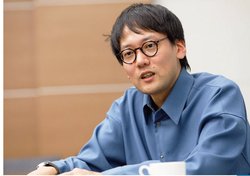 【斎藤幸平さん】1987年生まれ。大阪市立大学大学院経済学研究科准教授。ベルリン・フンボルト大学哲学科博士課程修了。博士(哲学)。専門は経済思想、社会思想。著書に『100分 de 名著 カール・マルクス「資本論」』(NHK出版)など。