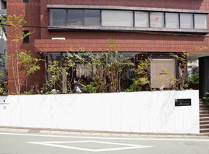 業績不振の地方の洋品店が大変革　接客力を生かしたライブ販売で年商10億円