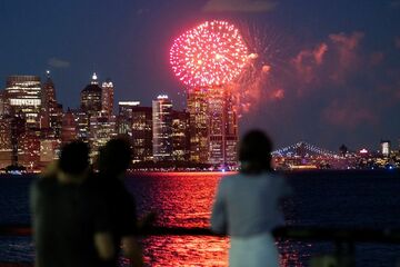 米国発インフレの波、行動強いられる世界の中銀