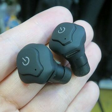 1388円の完全ワイヤレスイヤホンがアキバに！