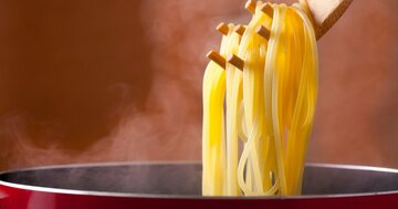 「なんで今まで気づかなかったんだ…」プロも試した“パスタのゆで汁”活用術【料理研究家・藤井恵さん直伝】