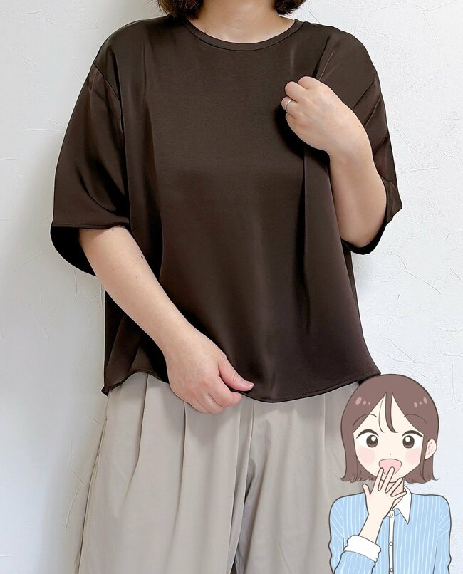 「3枚購入しました」「毎日着てます」ユニクロの“楽ちんブラウス”がとんでもない名品だった…！「ラクに綺麗見えが叶う」「体の線も拾いません」《購入レビュー》