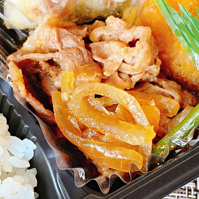おかずギュウギュウで驚いた!ほっともっとの“よくばり弁当”好きなものだらけで嬉しい!「具沢山でめちゃウマ」「こんなのがいいんです」「おかずがいっぱいで最高にうまうま」《実食レビュー》