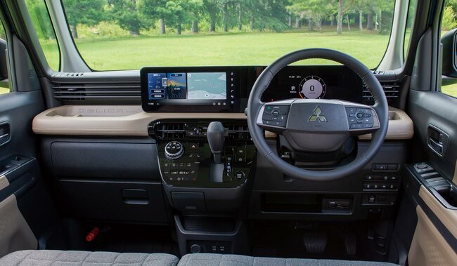 三菱デリカミニTプレミアム4WDデリマルパッケージインパネ