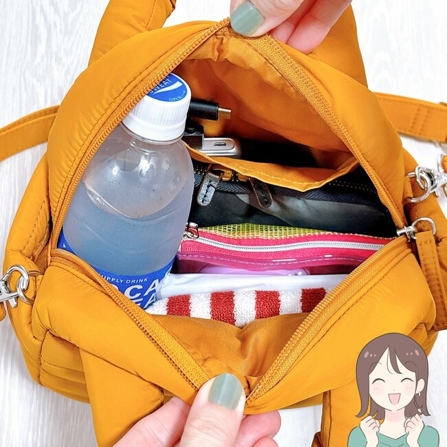「こういうバッグ待ってました」「長財布もラクラク入る」GUの“ふわふわミニバッグ”まるっこいデザインがかわいい!「荷物も守られる感じ」「使いやすい」《購入レビュー》