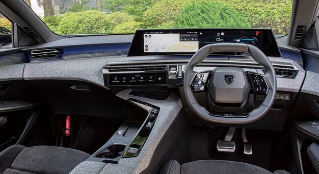 プジョー5008GTアルカンターラパッケージ・ハイブリッドインパネ