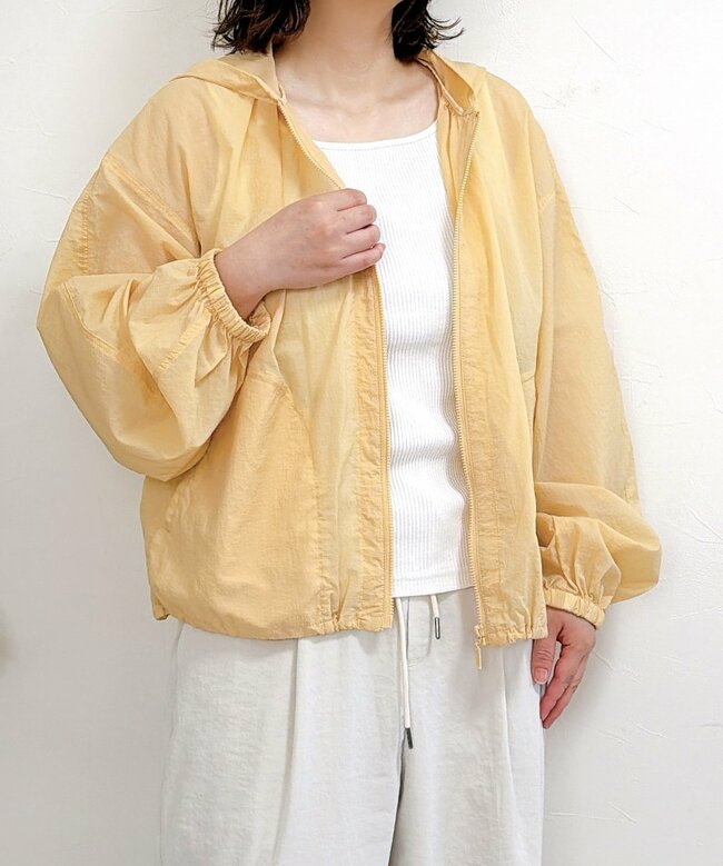 「ママ友にも褒められました！」GUの“めちゃ軽アウター”が涼しくて快適…！「シルエットが最高に可愛い」「50を過ぎてますがオシャレになれる！」