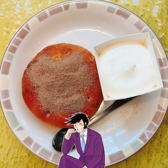 「ドカ盛りでワロタ」サイゼリヤの“450円デザートセット”シナモンシュガーの量が規格外なんだけど！「どう見ても多すぎるだろ」「山みたいになってる」