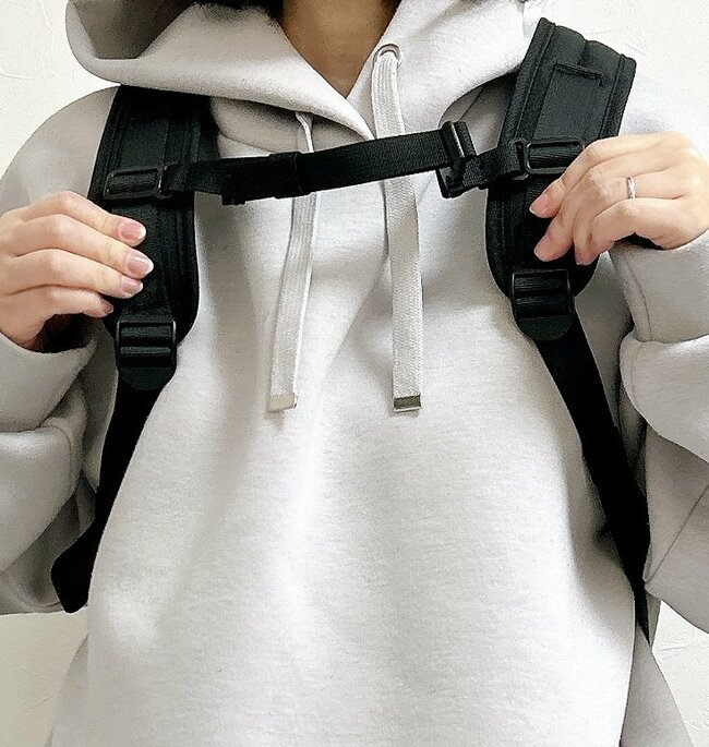 え、2900円って嘘でしょ…!?ワークマンの“疲れにくいリュック”が理想すぎる！「収納が多くて、とても便利！」「ブランド物より軽くて機能的」