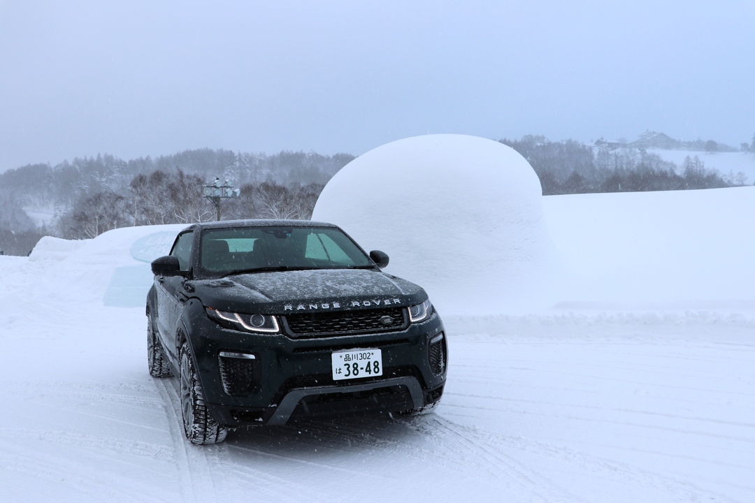 ジャガーもレンジローバーも雪の上が楽しいと知っていますか Six Car ダイヤモンド オンライン
