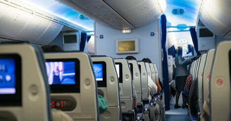 ビジネスクラスで子どもが大はしゃぎ…外国人の“マナー無視”を本当に許していいのか