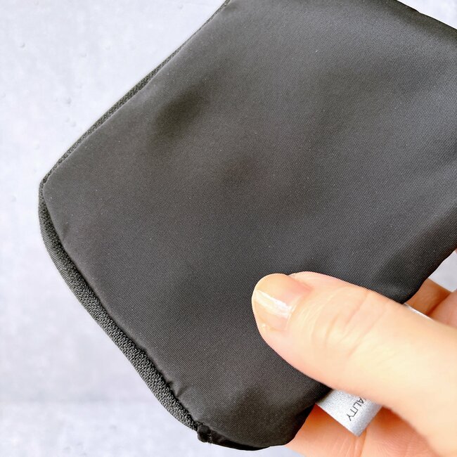 「毎日使ってます」3COINSの“550円ミニ財布”カードが15枚収納できて優秀！「サイズもちょうど良い」「理想の財布に巡り会えて嬉しい」【購入レビュー】