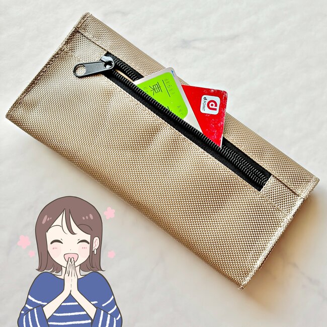 カードや診察券が72枚入った…！ダイソーの「めちゃ軽ウォレット」ポケットたくさんで収納力バツグン！