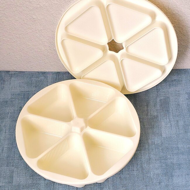 「本当に買って良かった」「全人類におすすめしたい」ダイソー姉妹店の“330円キッチングッズ”おにぎりが6個まとめて作れて楽しすぎるんです！「めちゃくちゃ良い！」