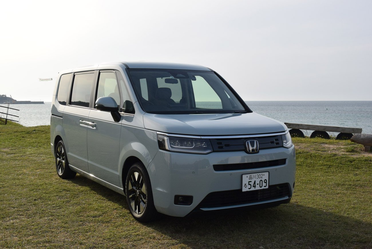 ステップワゴンe:HEV AIRのフロントビュー