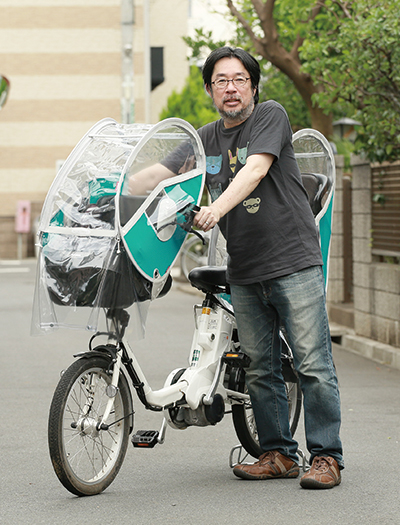 入荷即完売の自転車用レインカバーがママの熱烈支持を集めるワケ