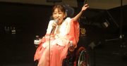 車椅子の歌姫が生活保護に支えられて掴んだ「自立」とは