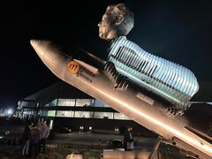 マスク氏の顔にヤギの胴体、本人は無関心