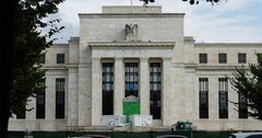 米消費者に潤沢な資金、高金利の長期化も