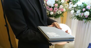 40代タイミーおじさんが葬儀場で発見した「かなり効果ありそう」な広告